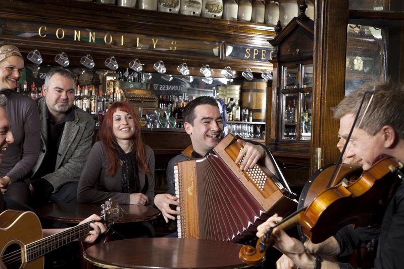 Meet Friendly Irish People in a Pub